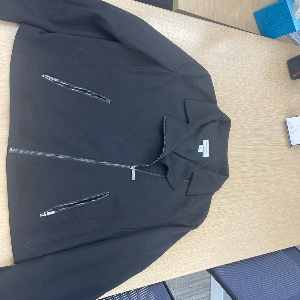 Elegant zippered pockets blazer